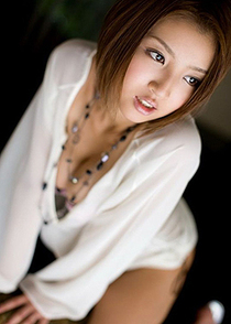 wonderous asian beauty exposes her nudity