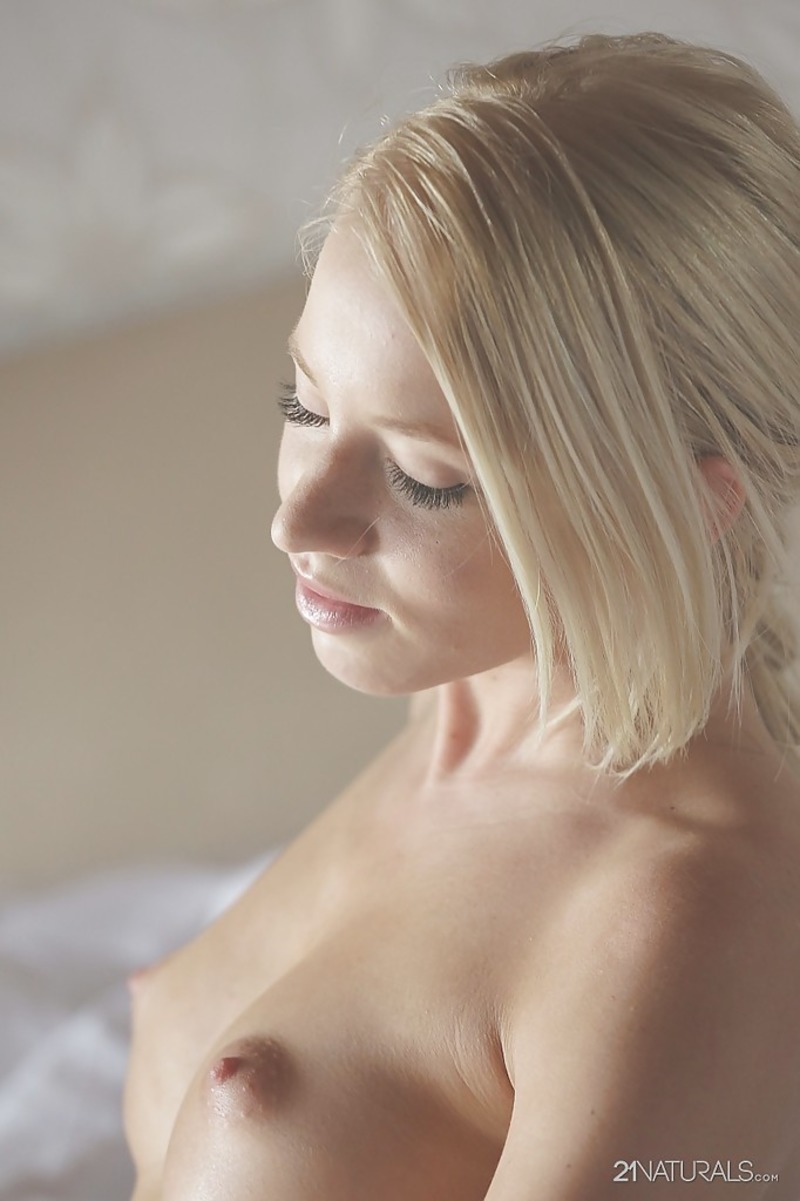 Kiara Lord Is So Horny-09