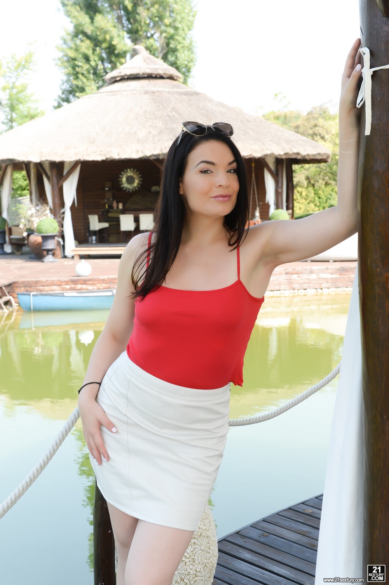 Hannah Vivienne Enjoys DP-00