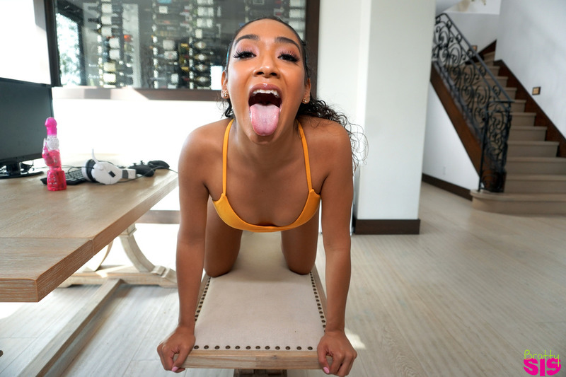 Kinky Gamer Girl Sarah Lace-11