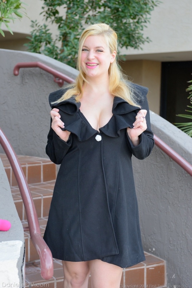 Busty Danielle In Sexy Pink-00