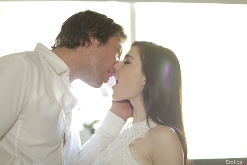 Jenna Reid Gets Horny-00