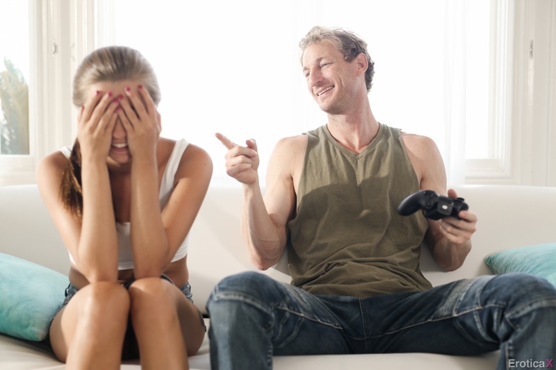 Carolina Sweets Seducing Her Friend-01