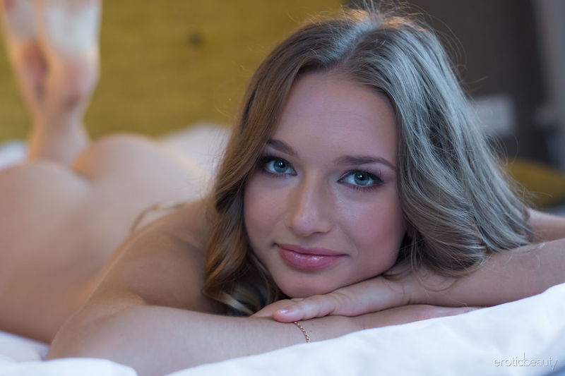 Amy Is Naked In The Bedroom-00