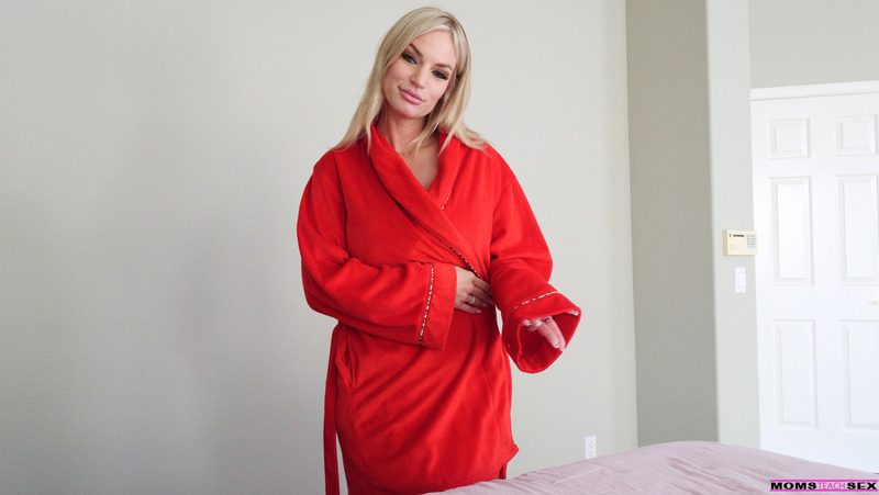 Busty Blonde Mom Rachael Cavalli Gets Fucked-00
