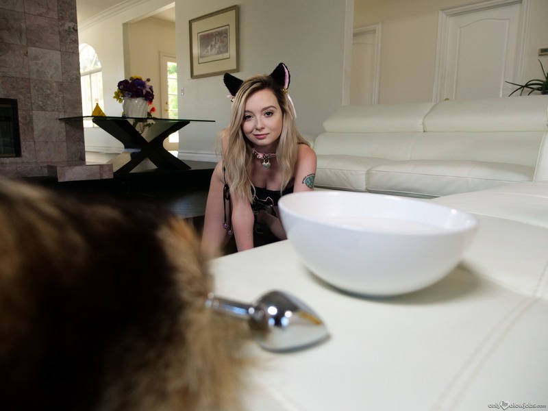 Sexy Pussy Cat Lexi Lore Sucking A Cock-03