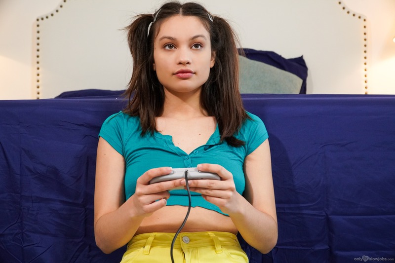 Liv Wild Gives Blowjob-03